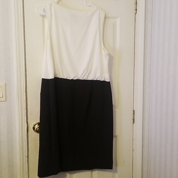 Black and white dress - Picture 4 of 5